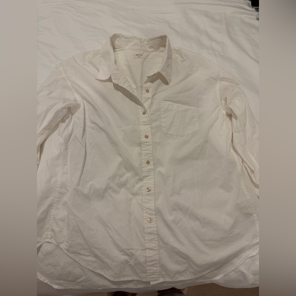 Aritzia wilfred free white button up top.